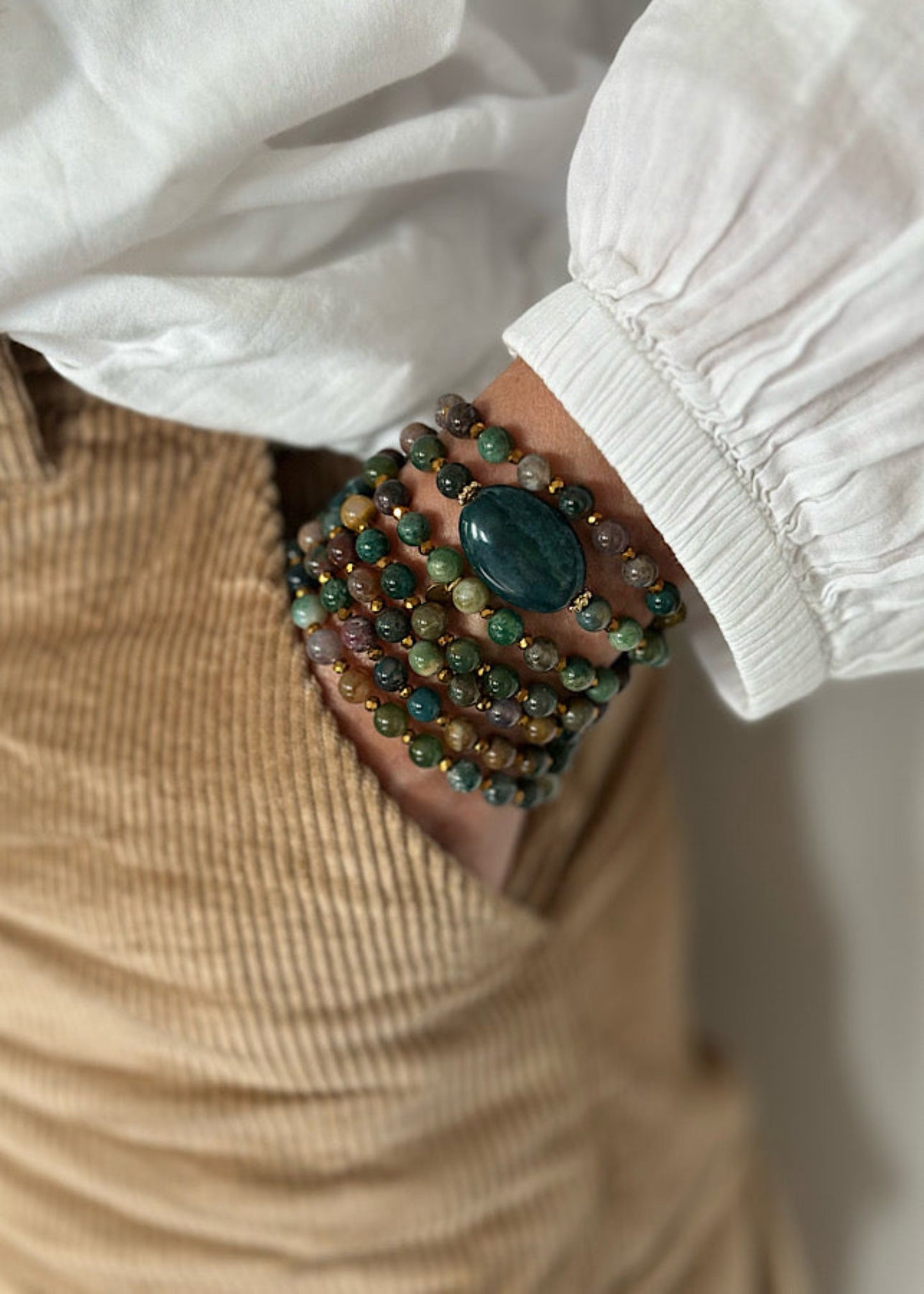 Manchette Alice en perles 6mm agate indienne et dorée.