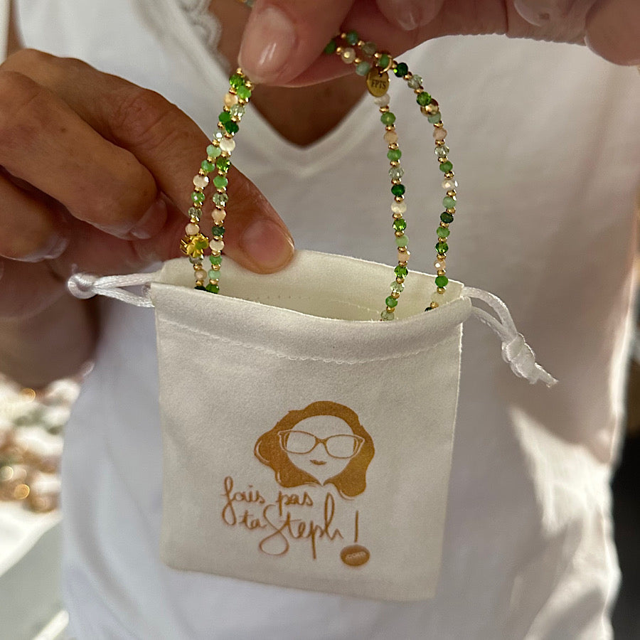 Bijou 3 tours fait main présenté dans son pochon cadeau Fais Pas Ta Steph