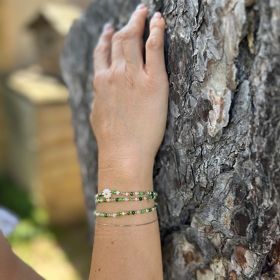 Bijou 3 tours Matcha porté en bracelet, perles vertes en verre fait main