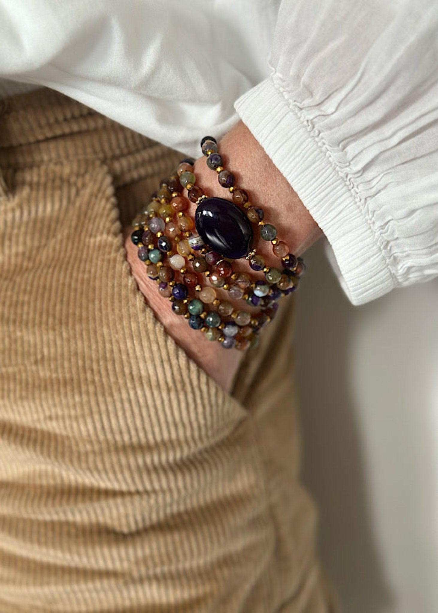 Manchette Iris en perles 6mm agate bleu et dorée