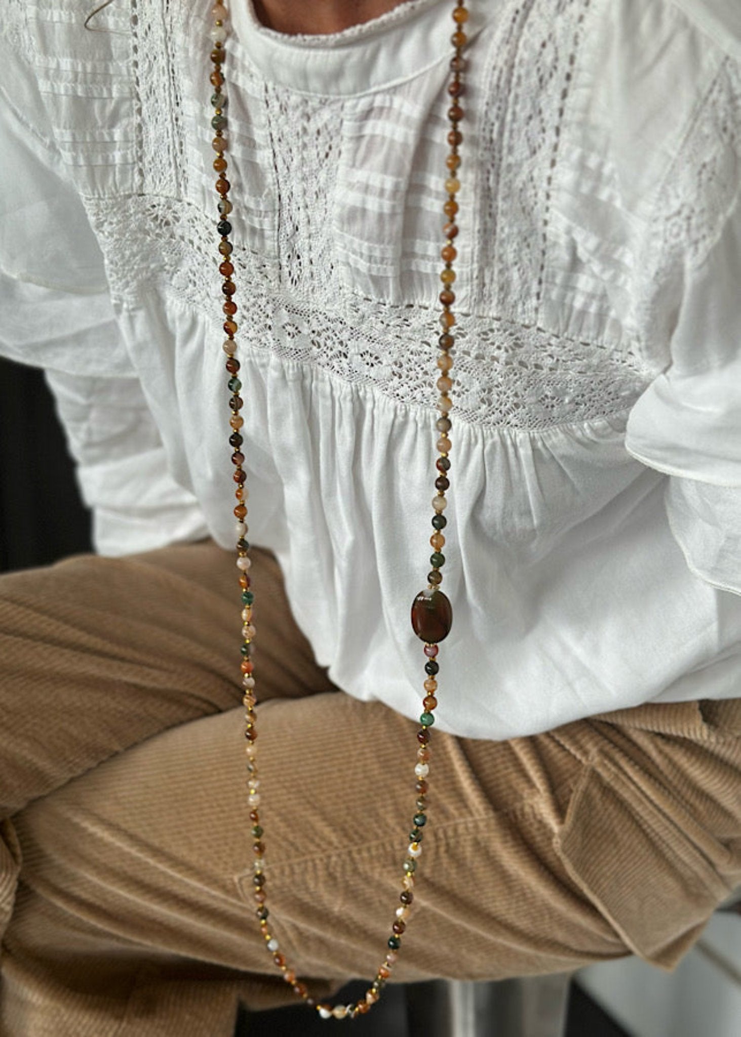 Sautoir Joseph en perles 6mm agate brune et dorée, modèle raffiné et élégant