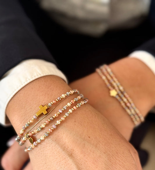 mini pastel croix dorée bijou 3 tours en perles pastel à porter en collier, bracelet ou cheville