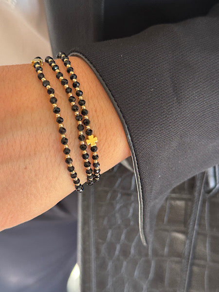 mini noir trèfles dorés bijou 3 tours en perles noires avec trèfles dorés à porter en collier, bracelet ou cheville