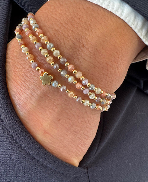 mini pastel fleur dorée bijou 3 tours en perles pastel à porter en collier, bracelet ou cheville