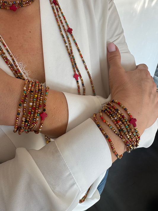 Bijoux colorés faits main : les couleurs qui boostent l’humeur