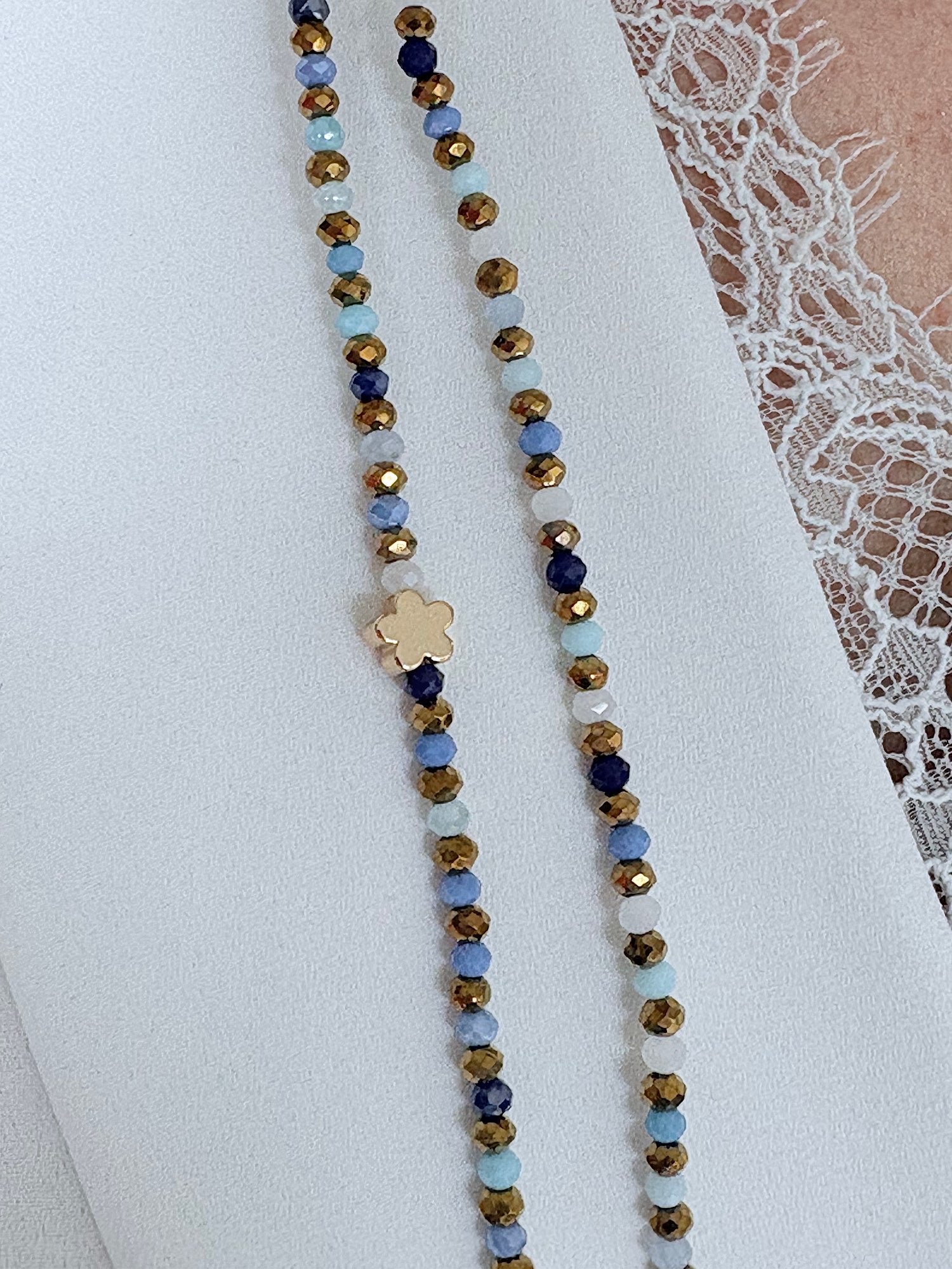 Collier Denim bleu en perles de verre détail des perles  FAIS PAS TA STEPH