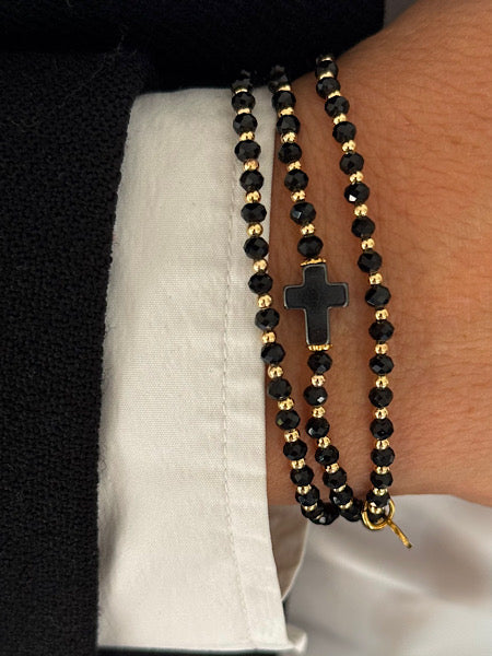 Detail du Mini Noir Croix Noire avec perles de verre noires et croix noire