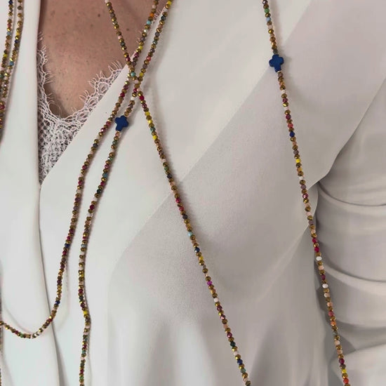 Sautoir multicolore Vicky croix bleue porté en collier long FAIS PAS TA STEPH