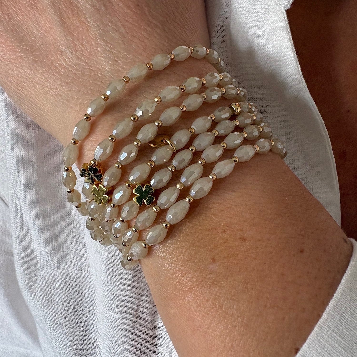 sautoir élastique perles couleur craie et perles dorées porté en bracelet manchette plusieurs tours - FAIS PAS TA STEPH