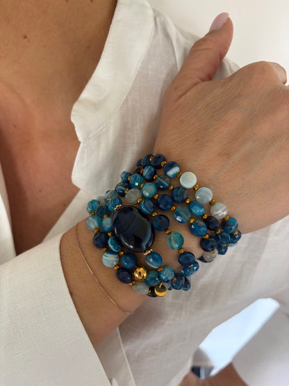 Sautoir Timothée bleu en agate avec perles plates porté en manchette, bijoux fait main FAIS PAS TA STEPH